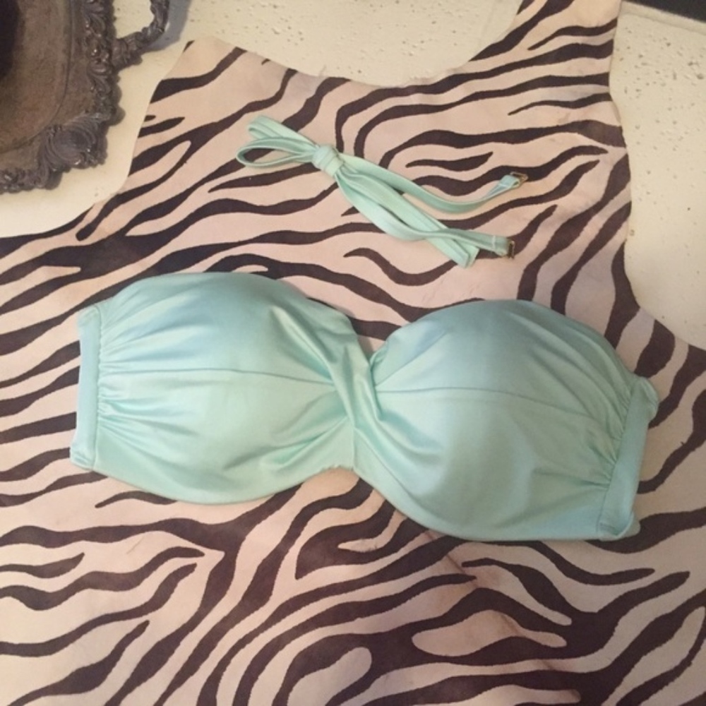 Victoria's Secret bikini top 34DD comes w/ straps